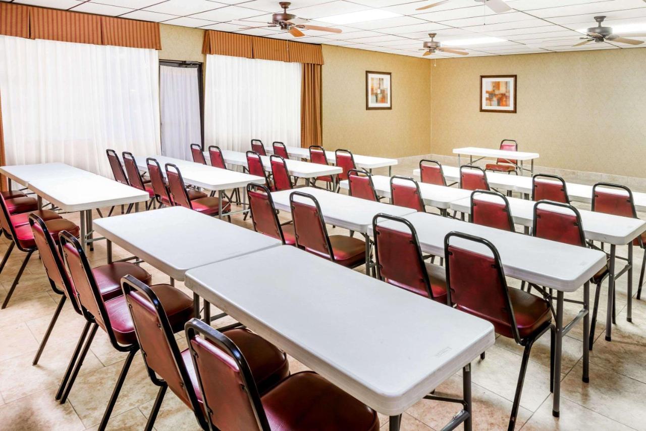 Days-Inn By Wyndham Batesville Ar Zewnętrze zdjęcie